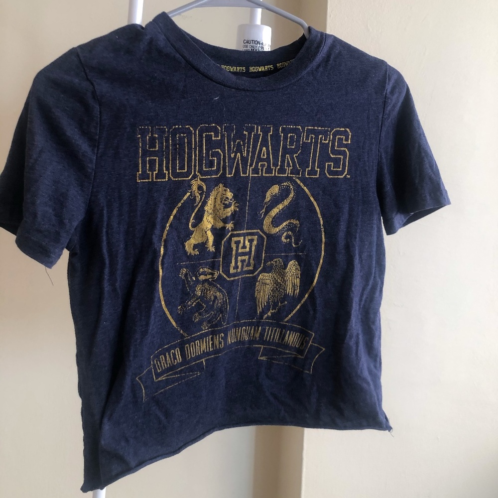 Cropped Hogwarts T-shirt